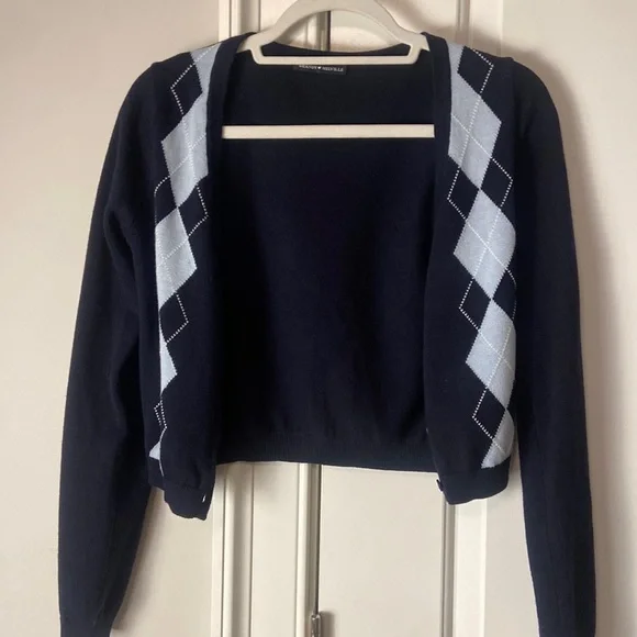 Brandy Melville sweater - Picture 1 of 3